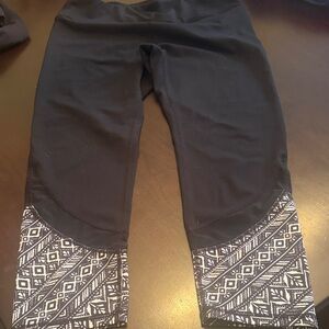 GAIAM Black Leggings with White Geometric Pattern